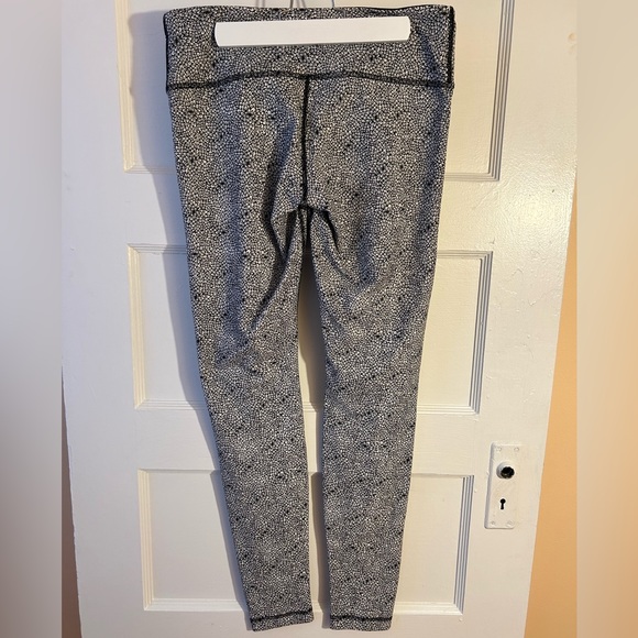 Lululemon black and white patterned leggings - Picture 3 of 6